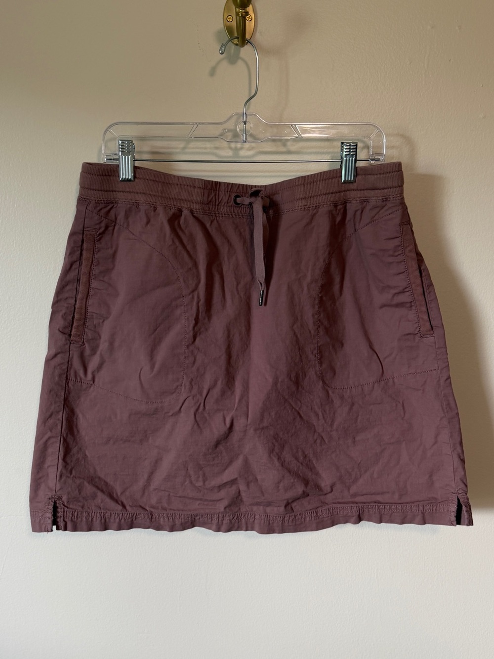 LL Bean mauve easy pull on mulberry athleisure mini skirt with pockets size M